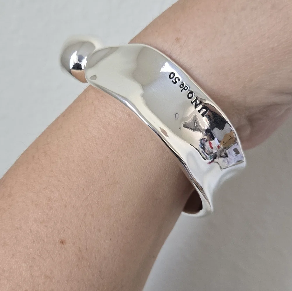Uno De 50 • Silver Cuff Bracelet with Pearl Accents